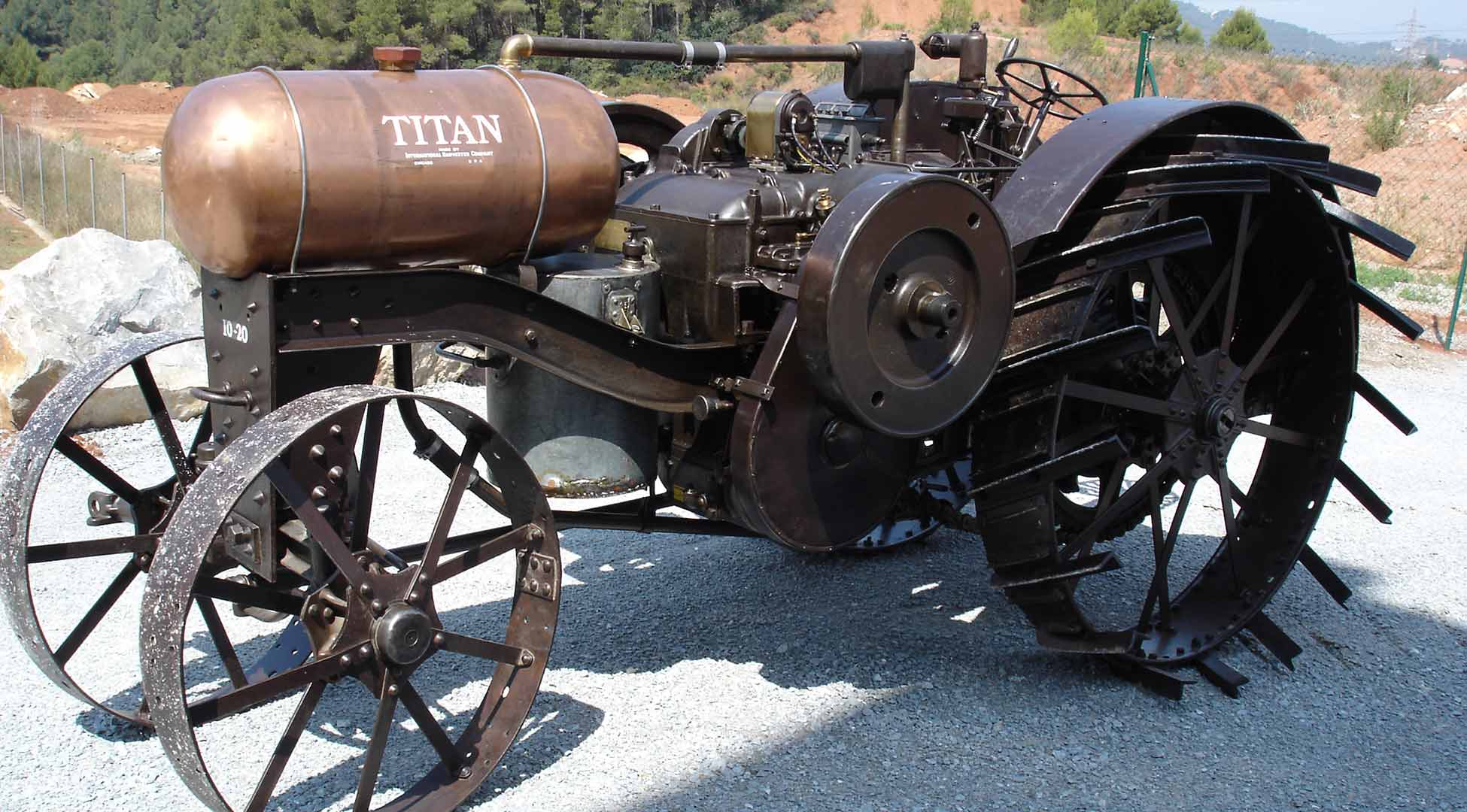 International Harvester 10-20 Titan