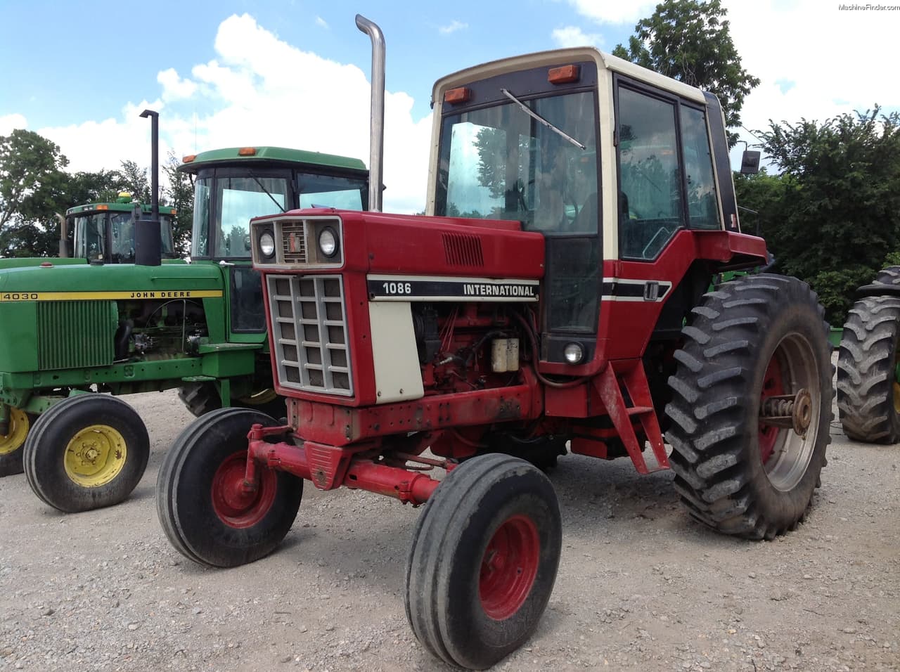 International Harvester 1086