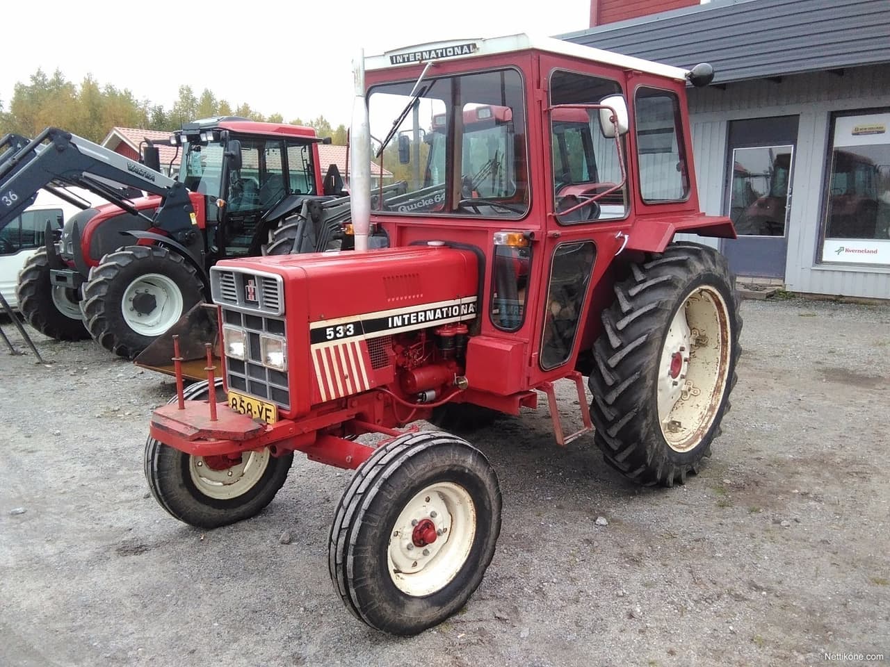 International Harvester 533
