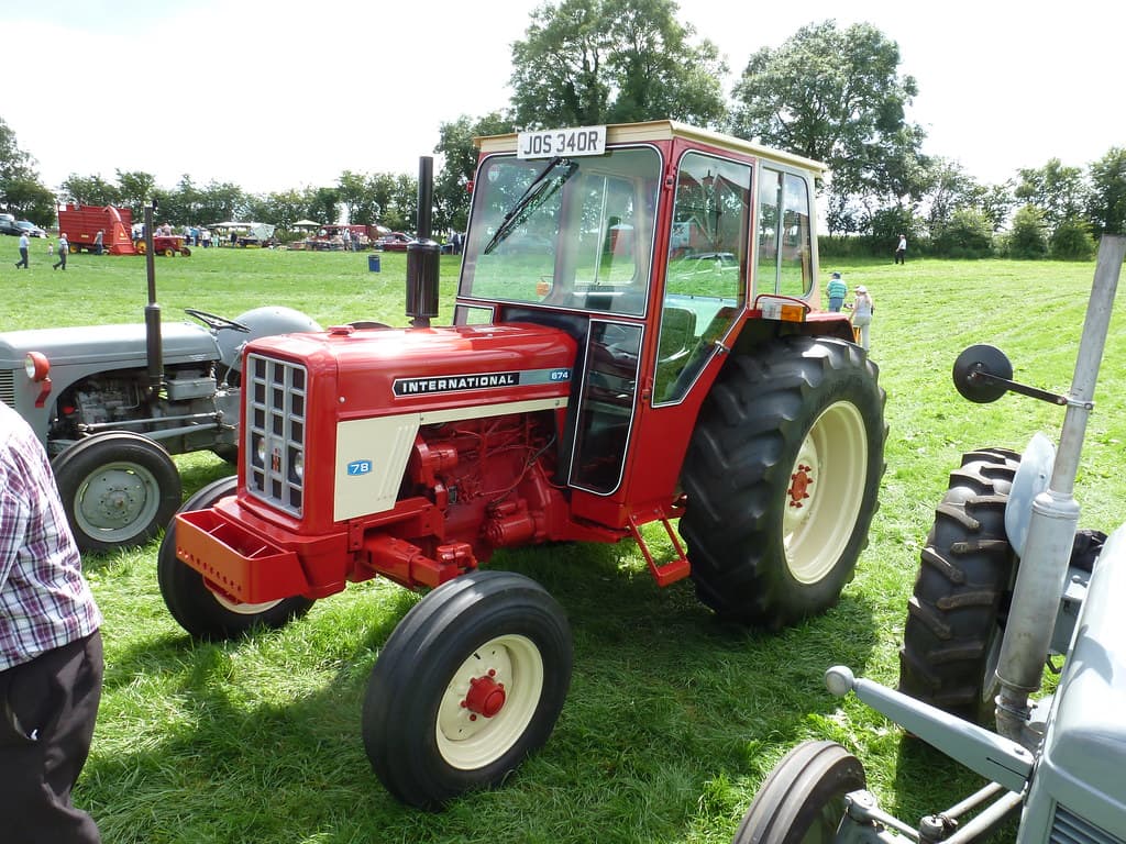 International Harvester 674