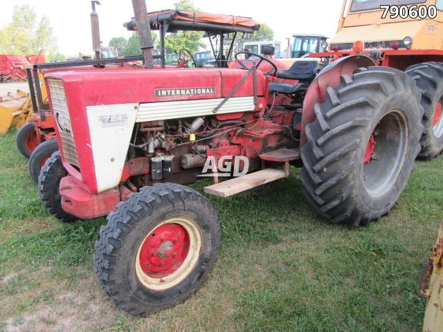 International Harvester 724