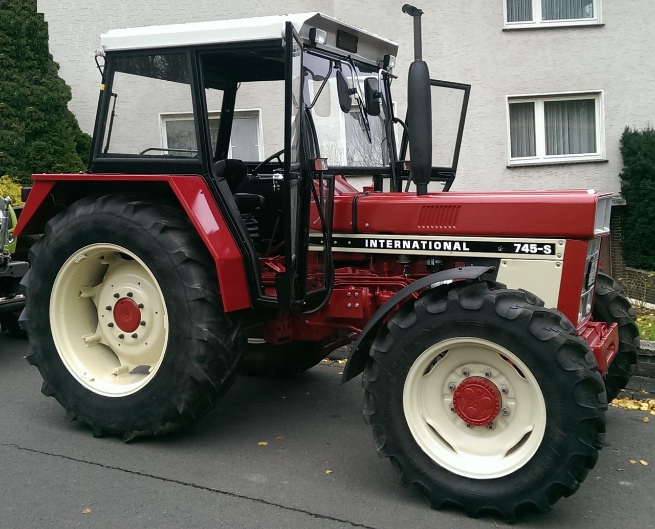 International Harvester 745