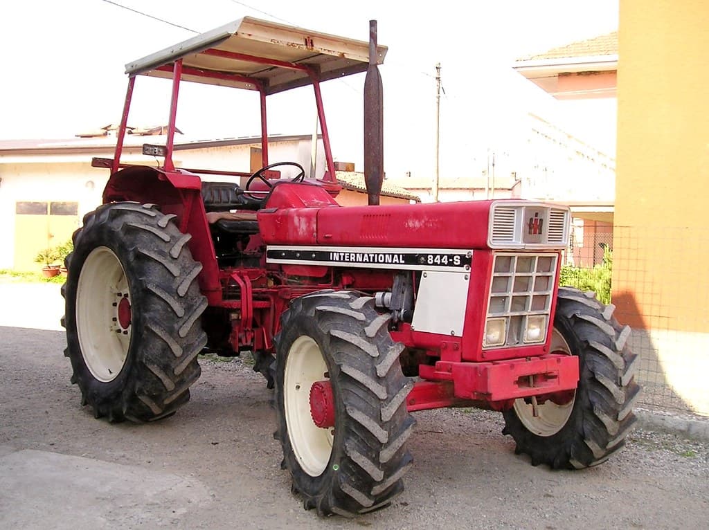 International Harvester 844