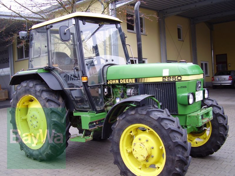 John Deere 2250