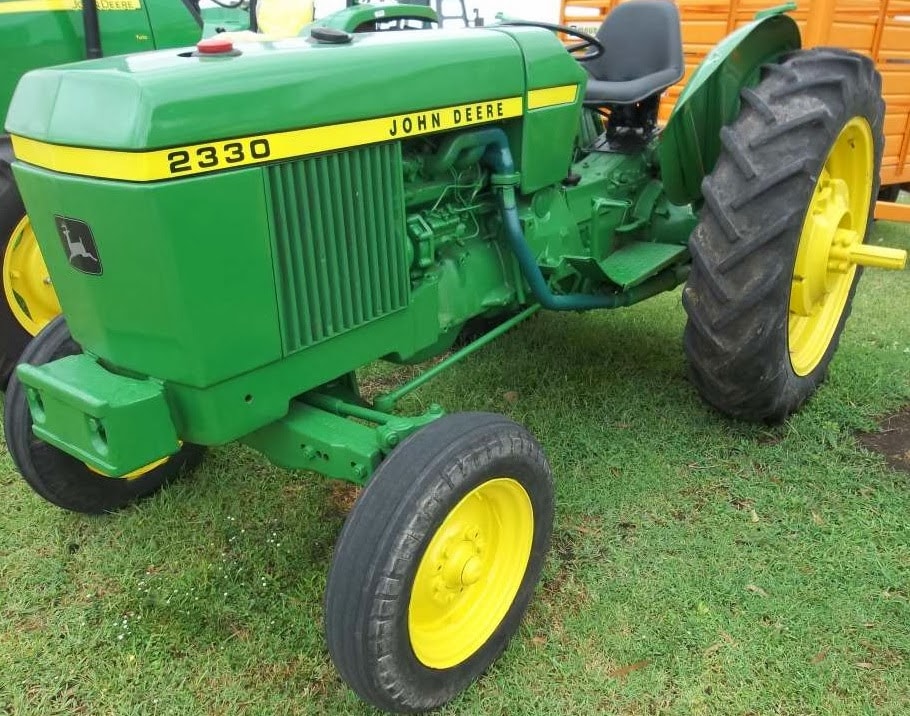 John Deere 2330