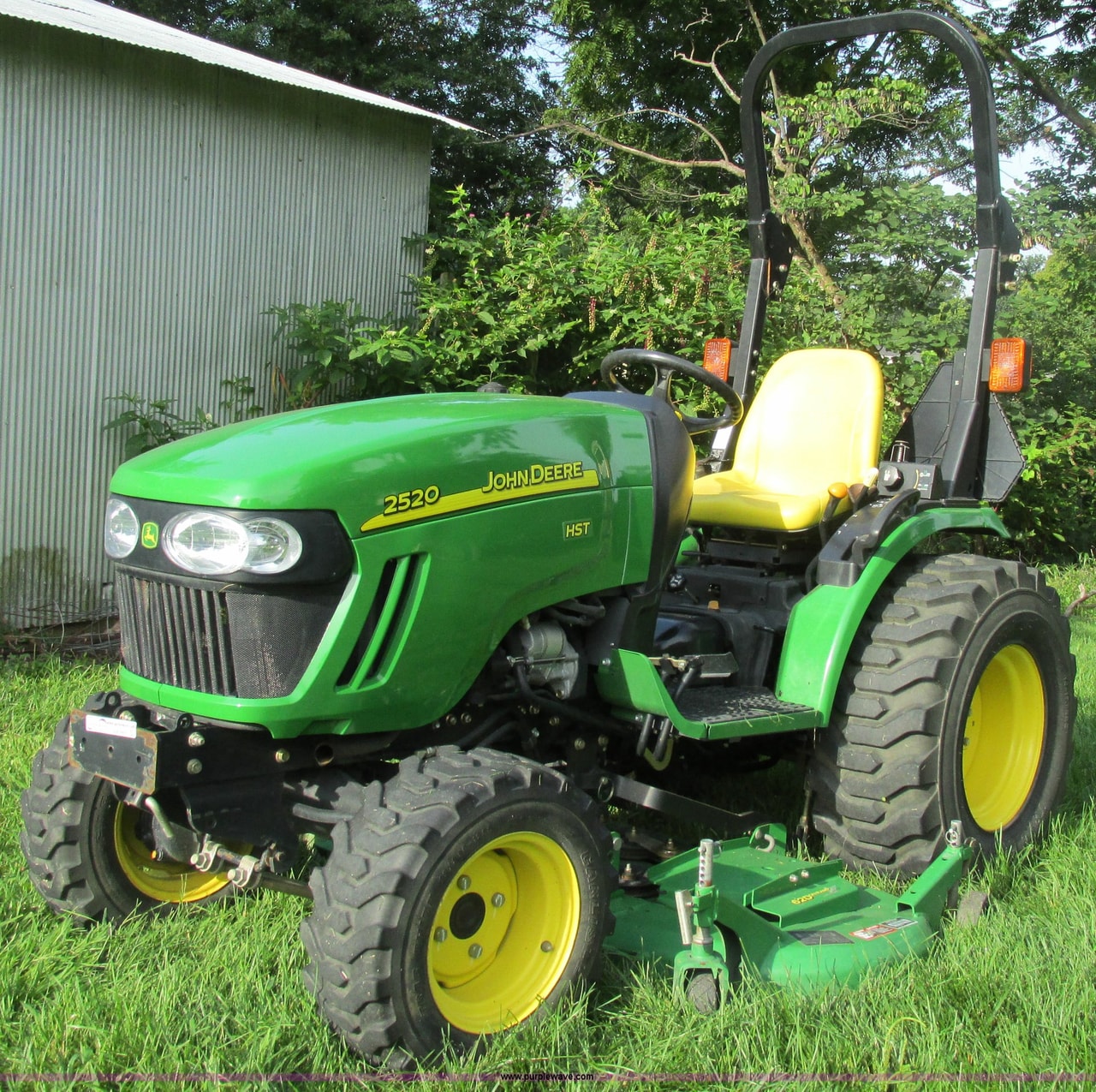 John Deere 2520