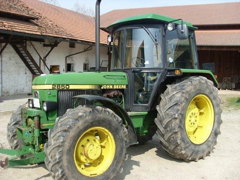 John Deere 2850