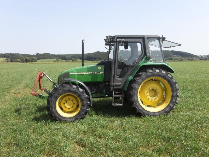 John Deere 3300