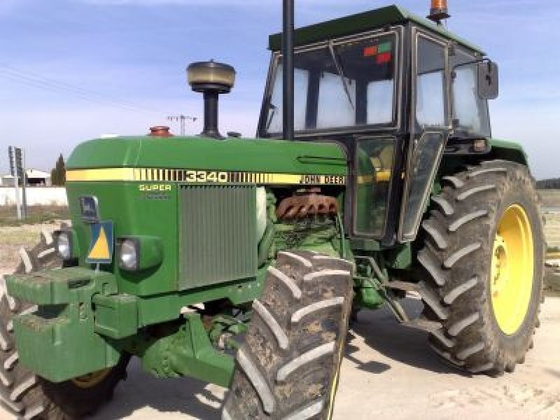 John Deere 3340