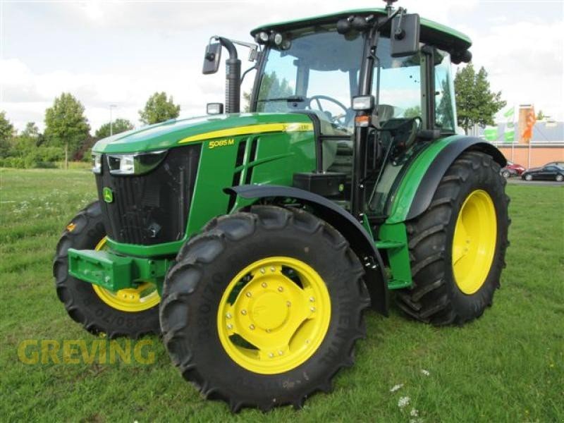 John Deere 5085M