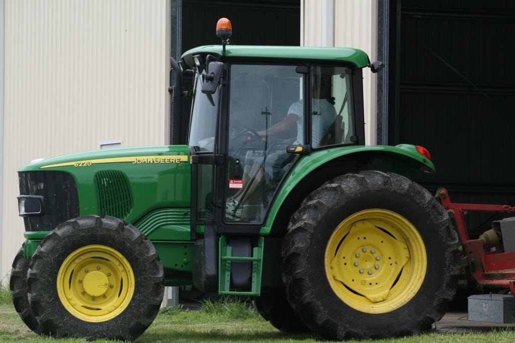 John Deere 6220L
