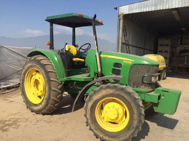 John Deere 6425