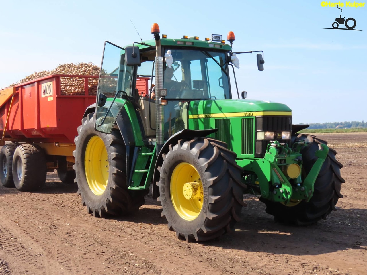 John Deere 6810