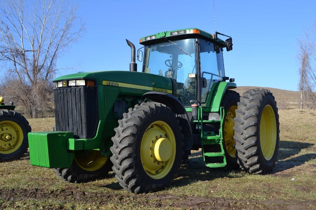 John Deere 8200