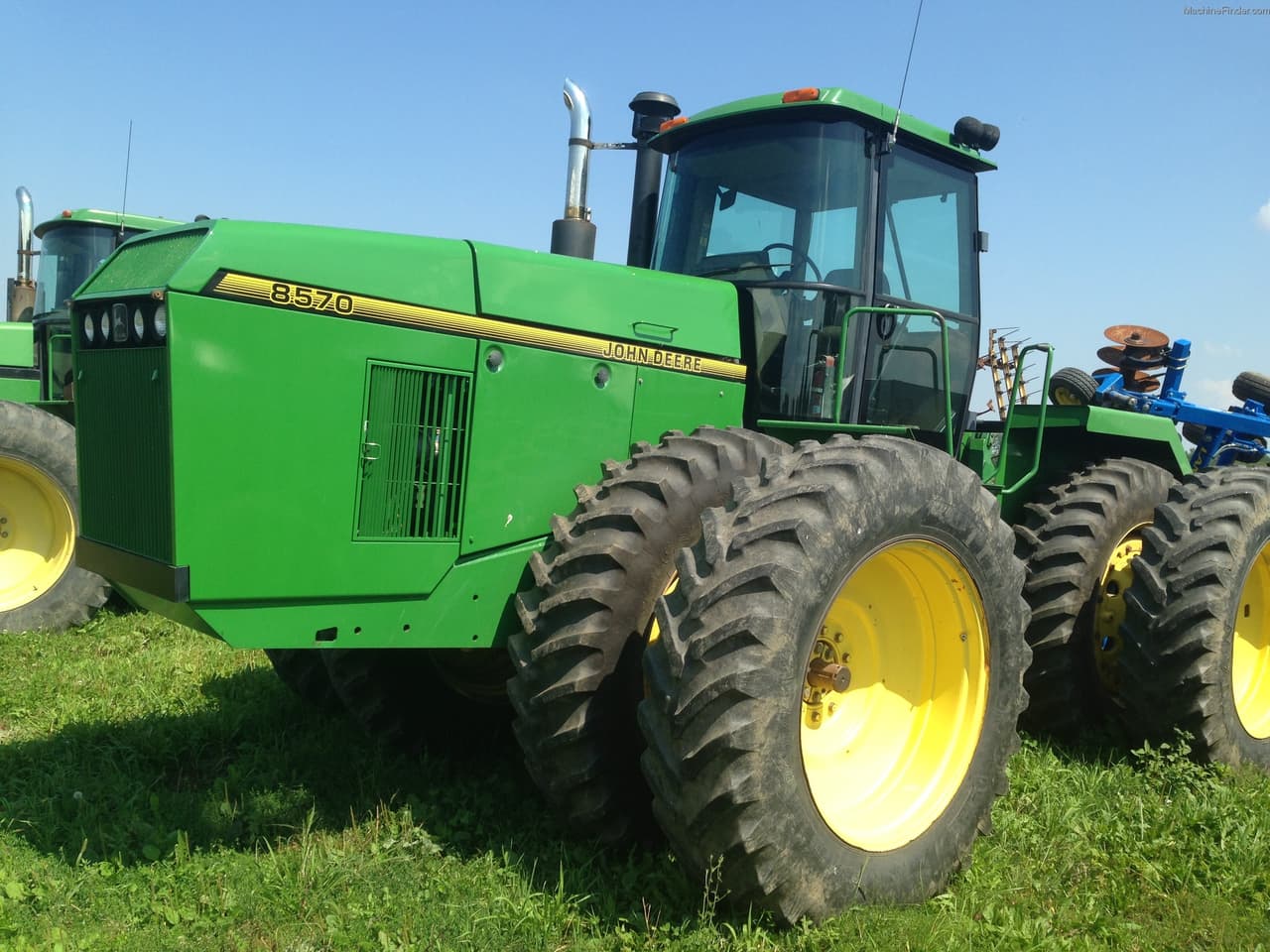 John Deere 8570