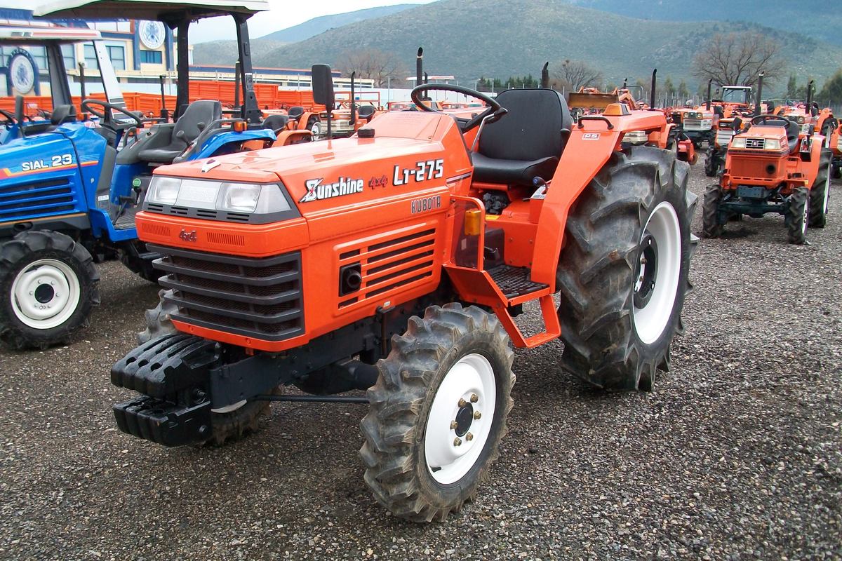 Kubota L1-275