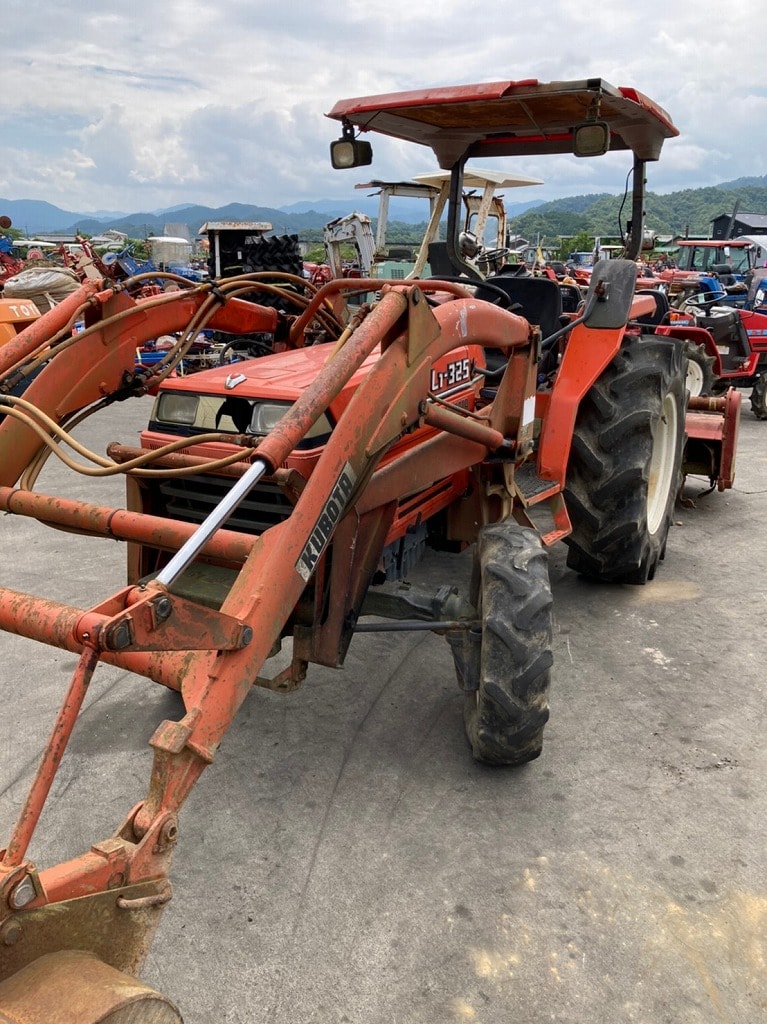 Kubota L1-325