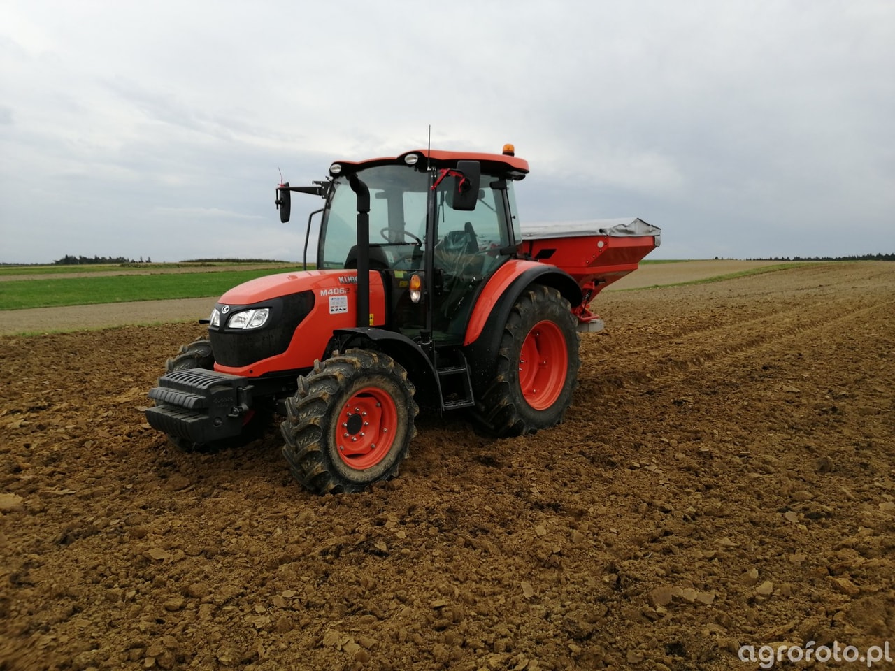 Kubota M4062