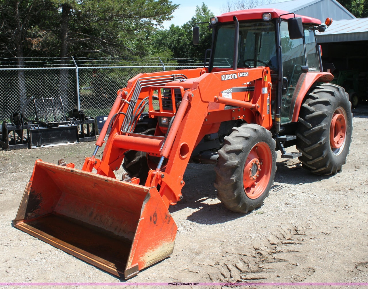 Kubota M8200 Narrow ROPS