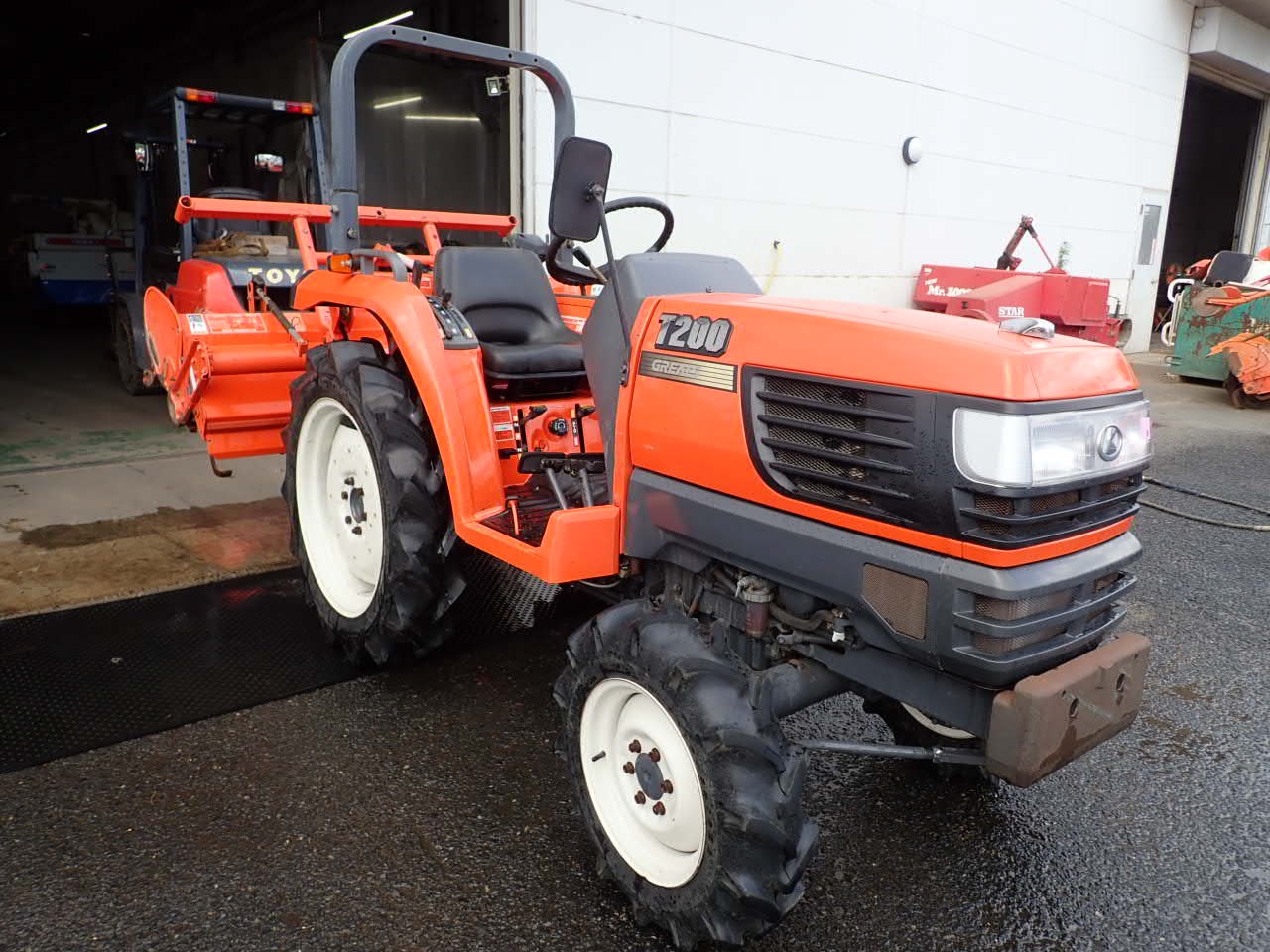 Kubota T200