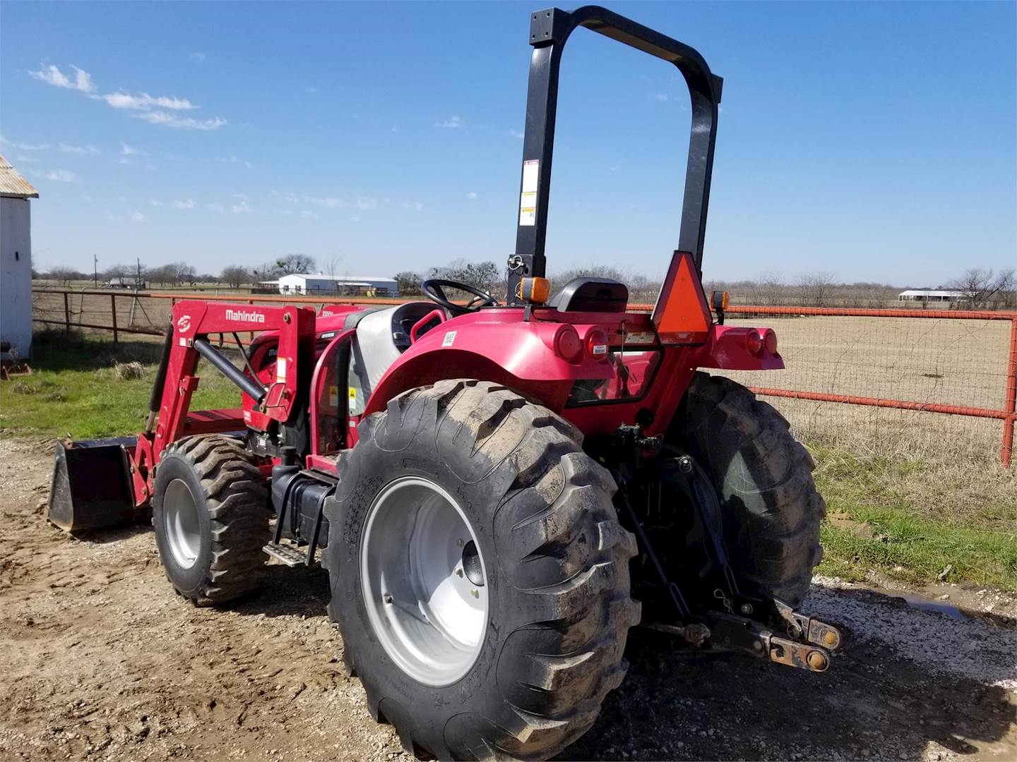 Mahindra 2555
