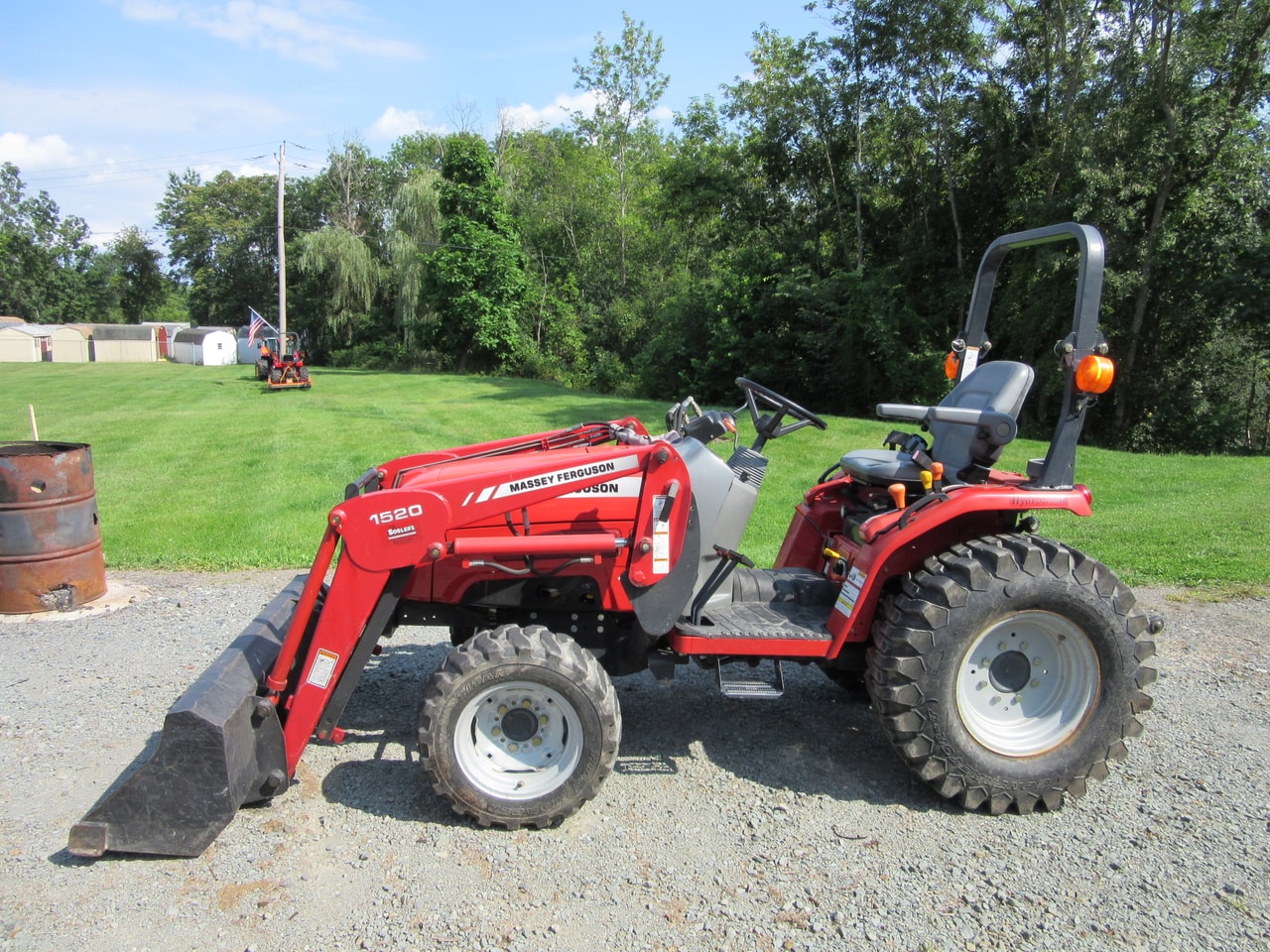 Massey Ferguson 1528