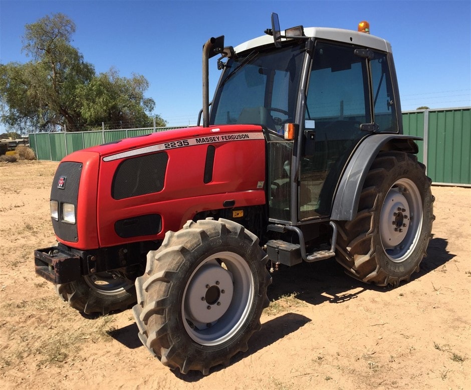Massey Ferguson 2235