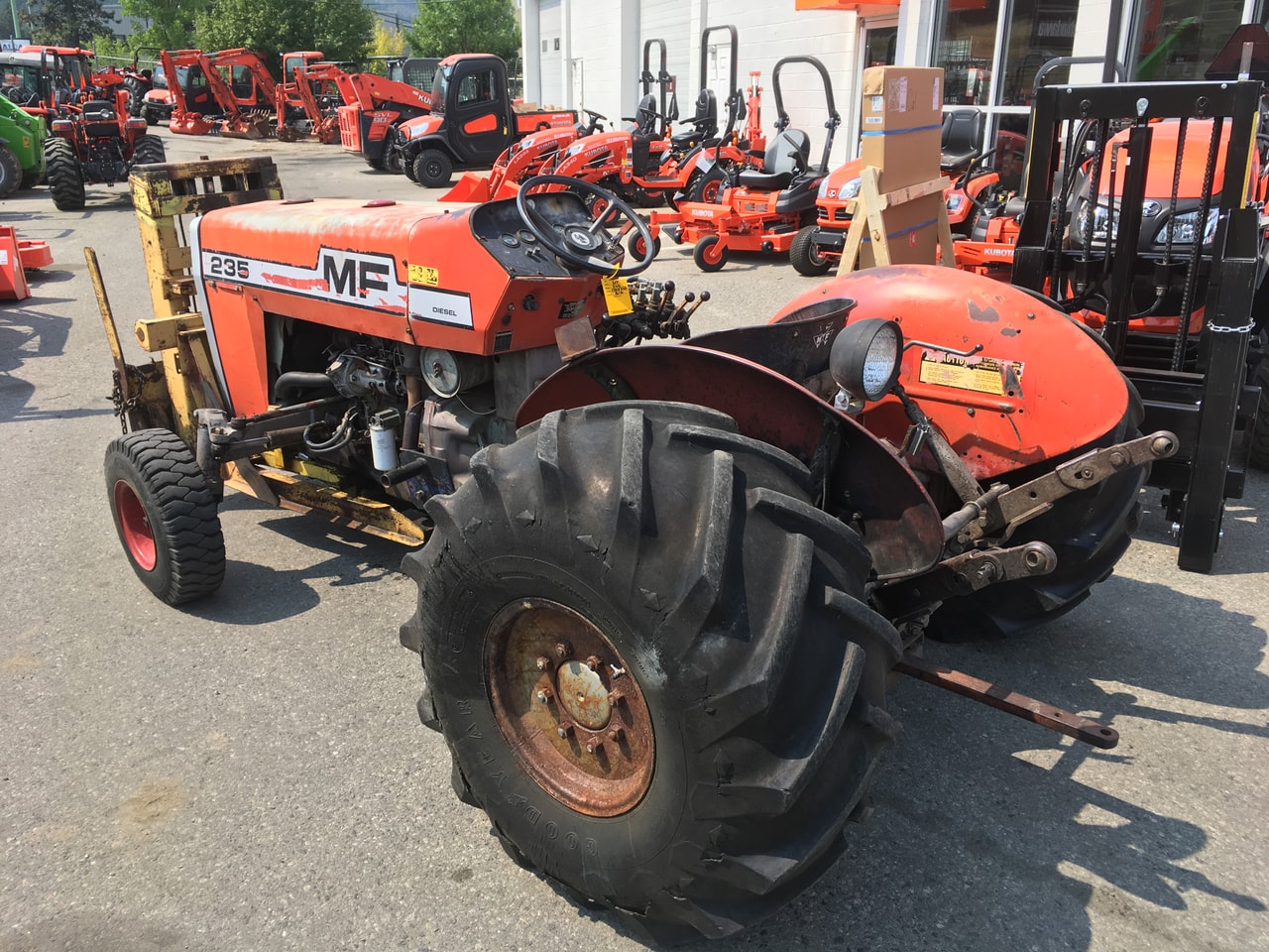Massey Ferguson 235
