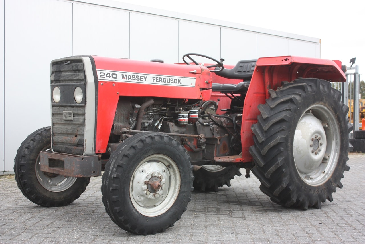 Massey Ferguson 240