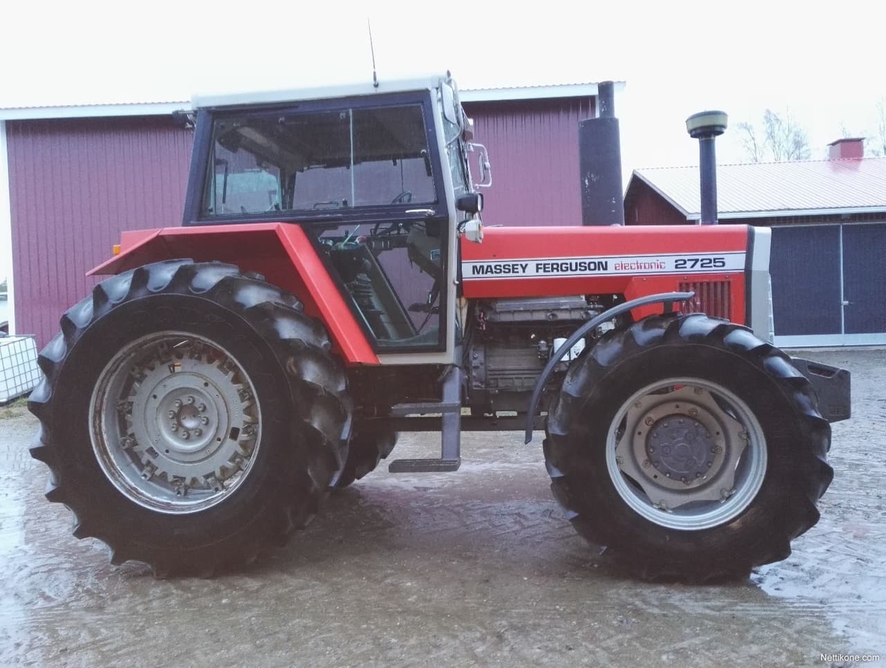 Massey Ferguson 2725