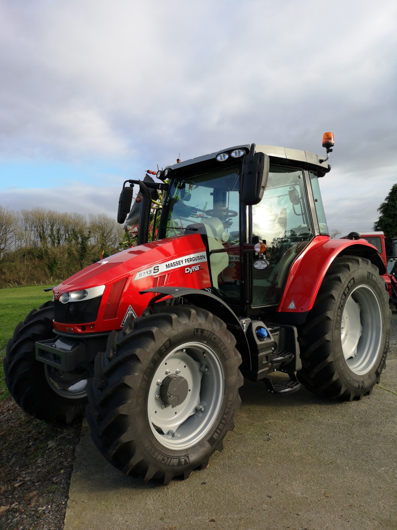 Massey Ferguson 5710SL