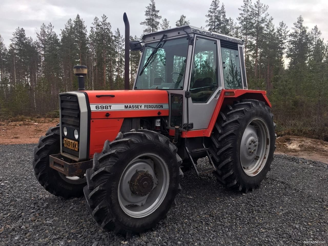 Massey Ferguson 698T