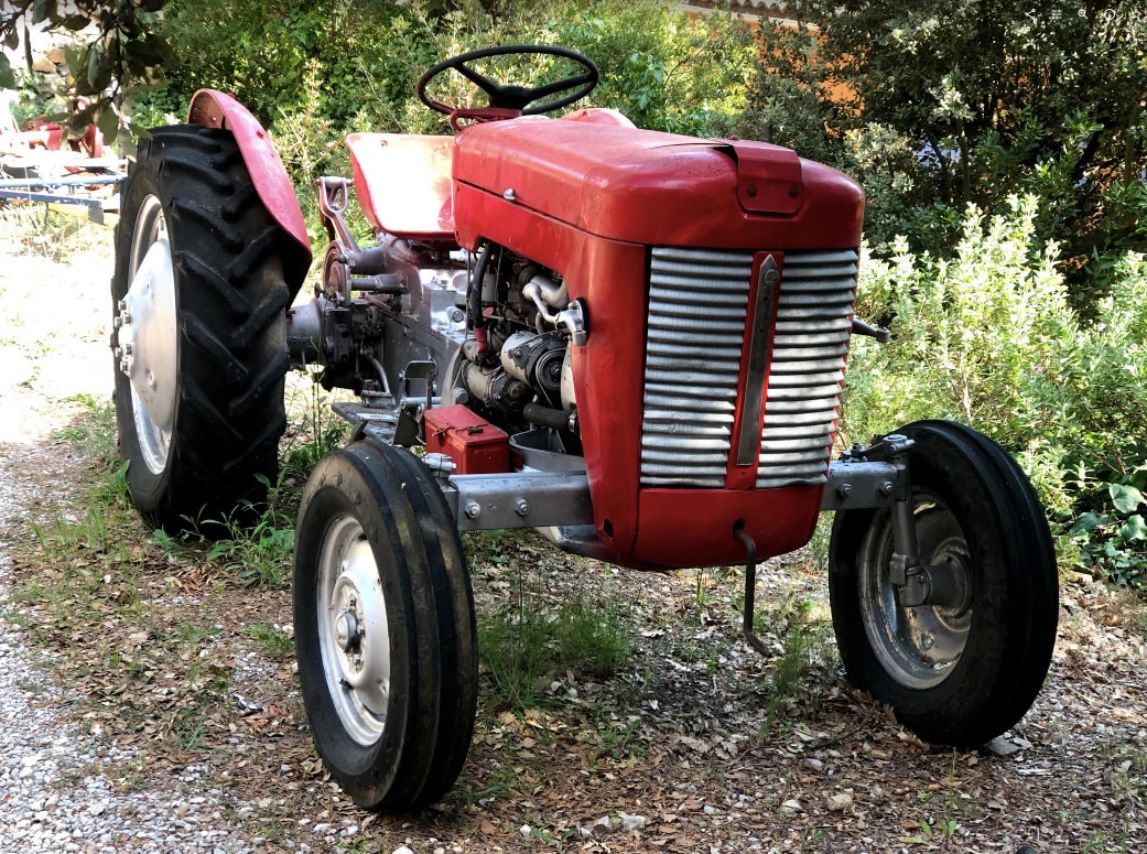 Massey Ferguson 825