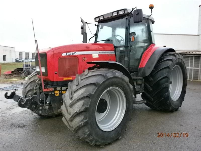 Massey Ferguson 8250