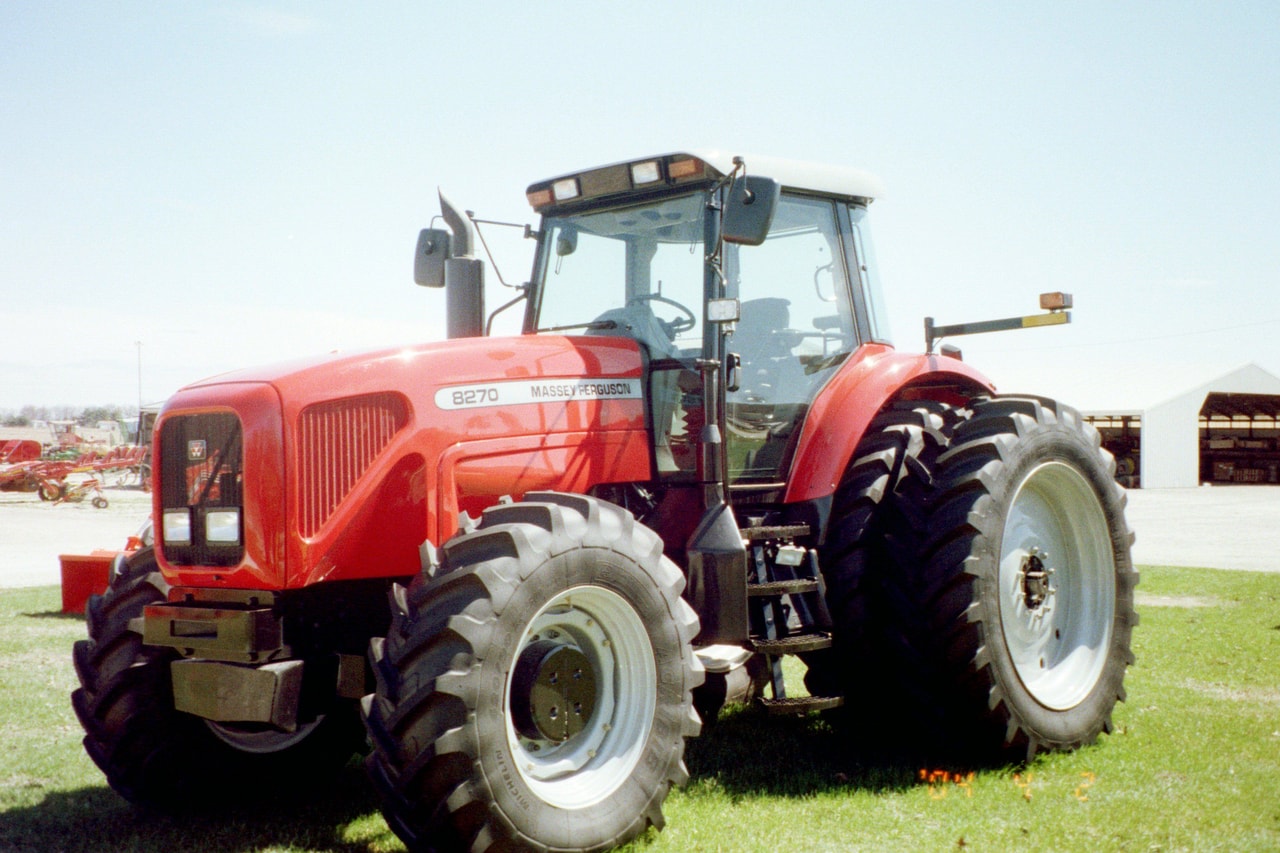 Massey Ferguson 8270