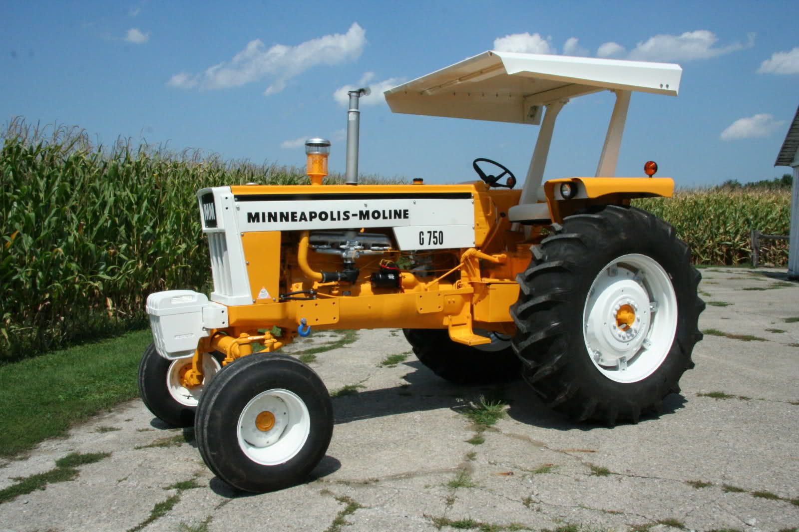 Minneapolis-Moline G750