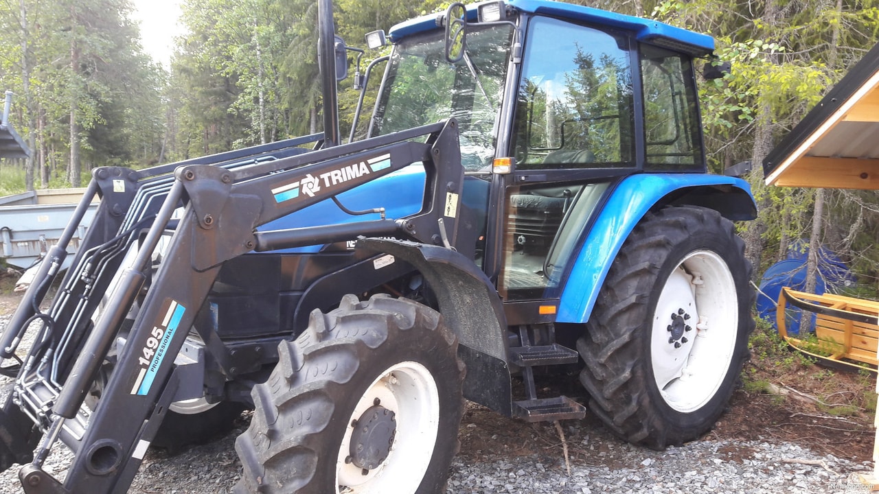 New Holland 4835