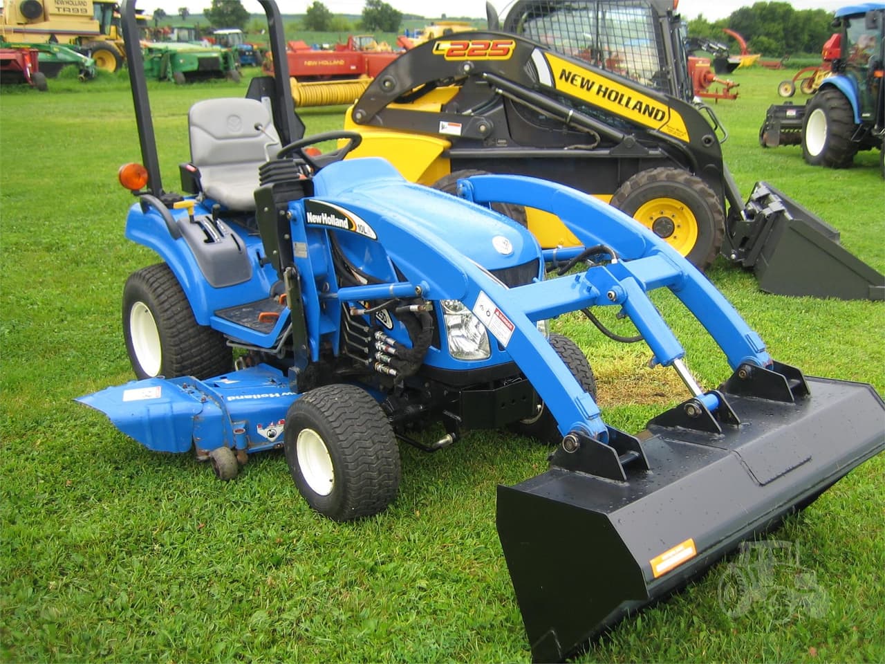 New Holland Boomer TZ25DA