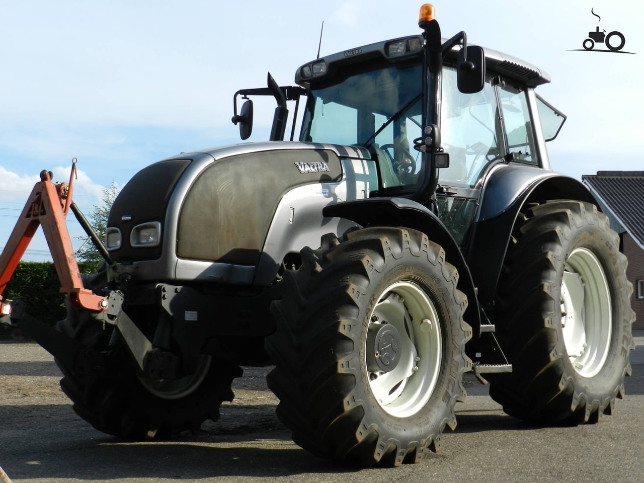 Valtra M150