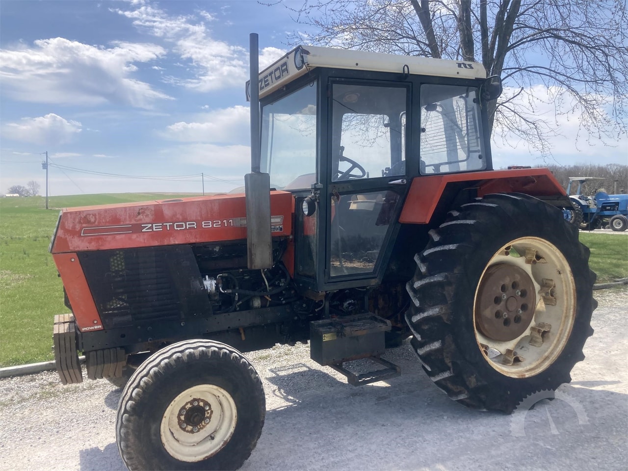 Zetor 8211
